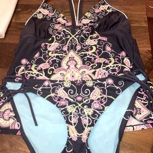 Athleta bathing suit-large top and medium bottoms
